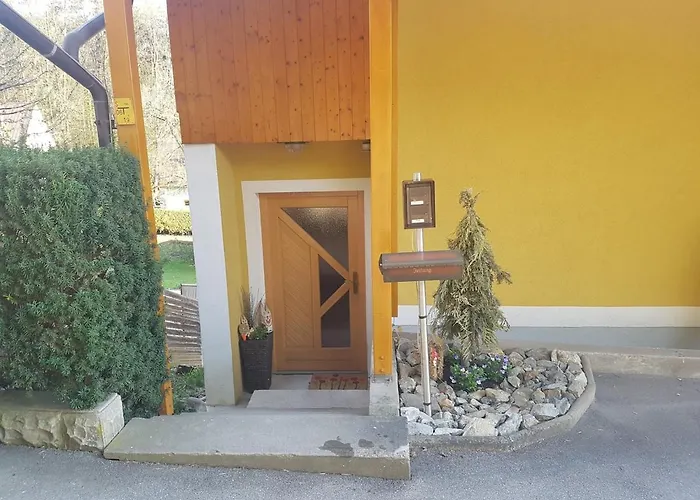 Appartement Am Stadtrand Von *